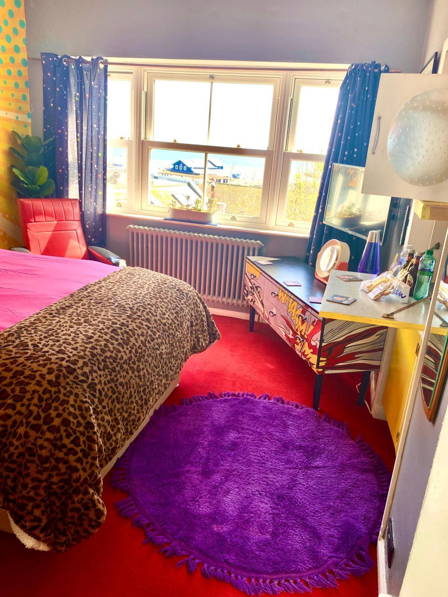 Pop Art Pad Heart Of Old Town With Parking! Leilighet Hastings Eksteriør bilde